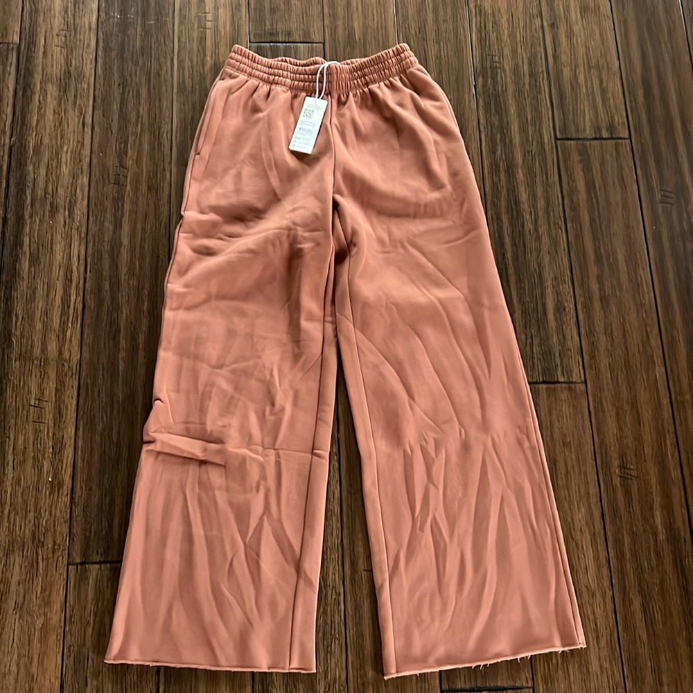 Richer poorer wide leg sweats NWT pockets!